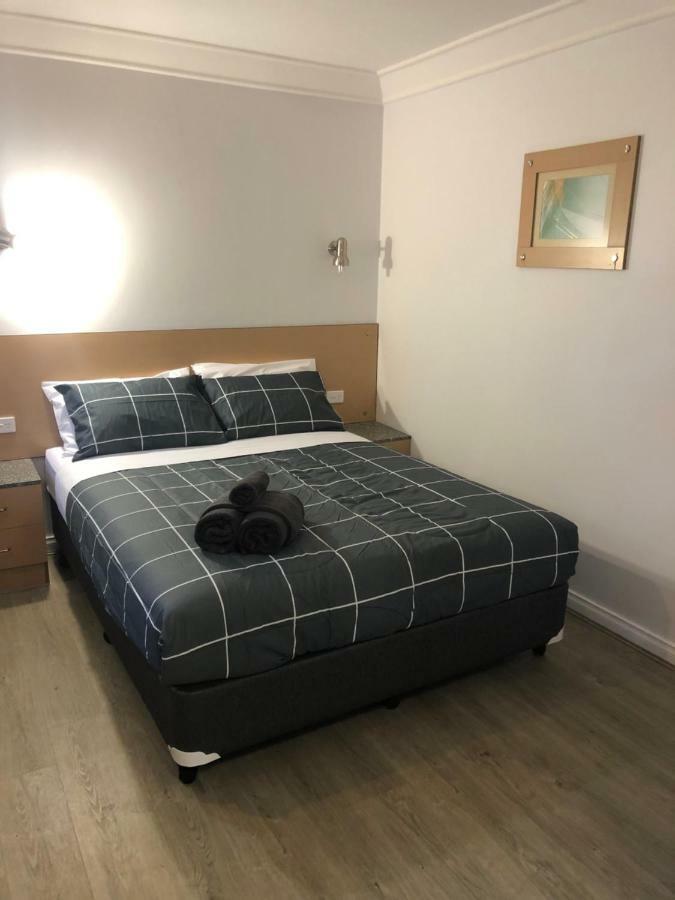 Latitude20 Cattrall Park Motel Karratha Buitenkant foto